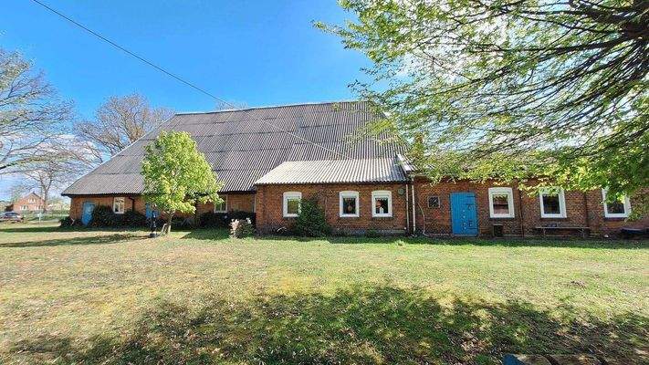 Hofansicht Wohnhaus Saalanbau 110143.jpg