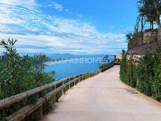 Sea-View Houses with near the Beach in Begur Girona