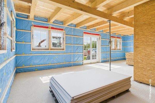 großes und helles Wohnzimmer