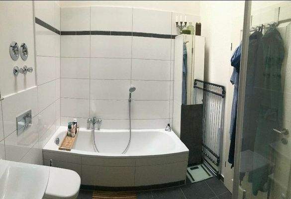 Modernes Badezimmer