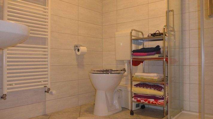 Bad im Keller rechte Hälfte