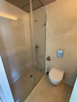 Badezimmer mit Dusche
