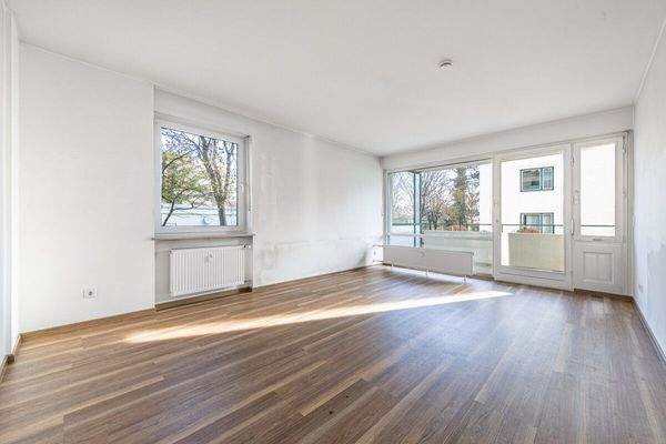 Lichtdurchfluteter Wohn- und Essbereich