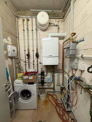 Heizungsanlage und Waschgelegenheit