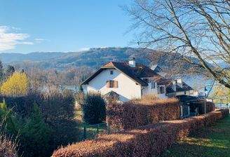 Haus in unmittelbarer Seenähe.jpg