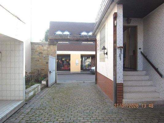 Hofeinfahrt, Eingang.JPG