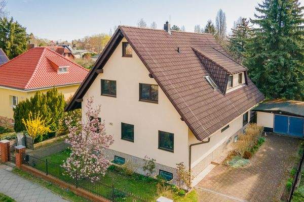 Hochwertiges Zweifamilienhaus