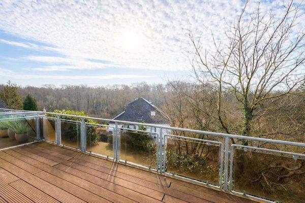 Sonnenbalkon mit Aussicht