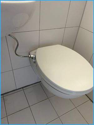 modernes helles Duschbad