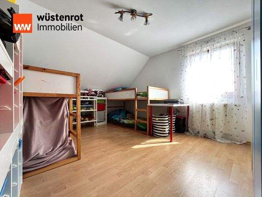 Schlafzimmer 3 mit 12,09 m²: Abenteuer beginnen unterm Hochbett