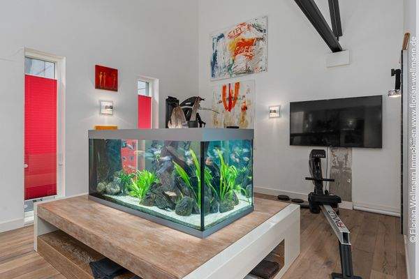 ... mit Fitnessbereich ...