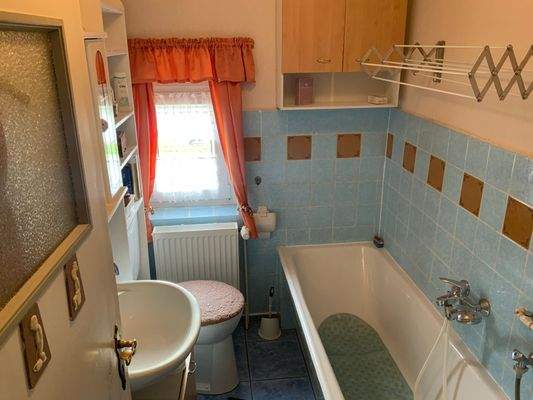 Wannenbad mit Fenster