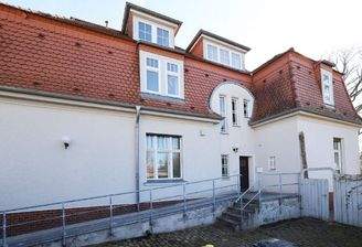 hofseitiger Eingang, rollstuhlgerecht