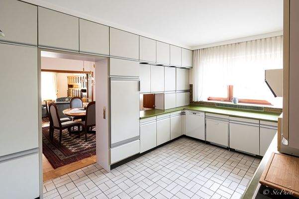 1OG_Küche_Esszimmer_Durchgang