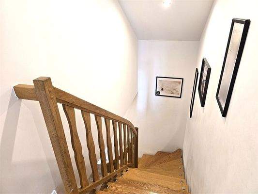 Treppe vom EG in das DG