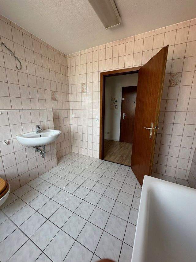 Helle 2 Raum Wohnung Dachgeschoss Wilkau-Haßlau ab sofort zu vermieten - Photo 4
