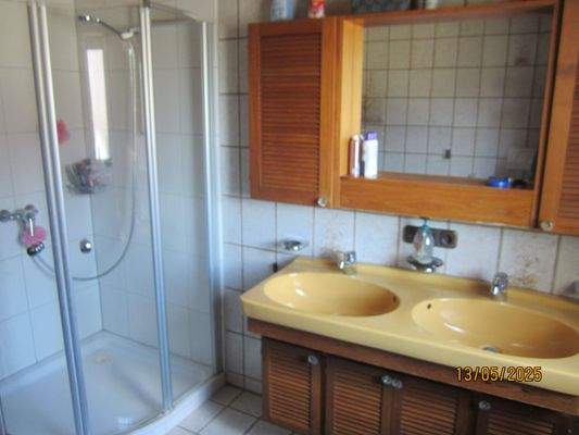 02-641 Altbau, 1.OG Bad.JPG