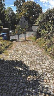 gepflasterte Einfahrt