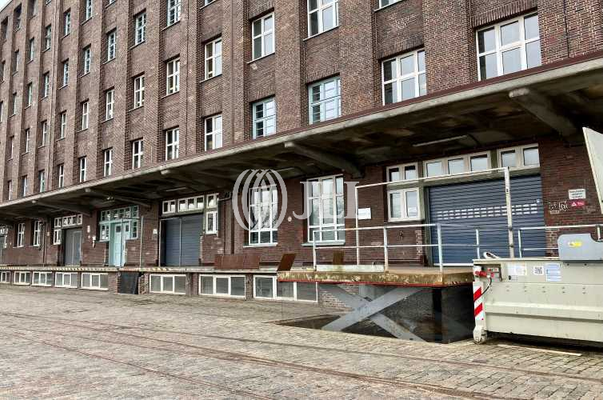 Vorderer Anlieferungsbereich m