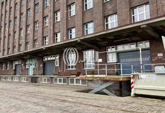 Vorderer Anlieferungsbereich m