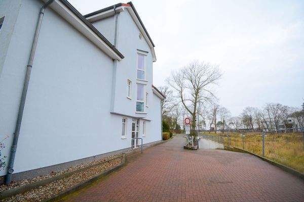 Hauseingang / Einfahrt Tiefgarage