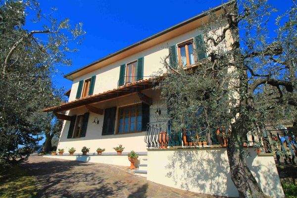 Charaktervolle Villa mit Gästehaus inmitten der toskanischen Natur