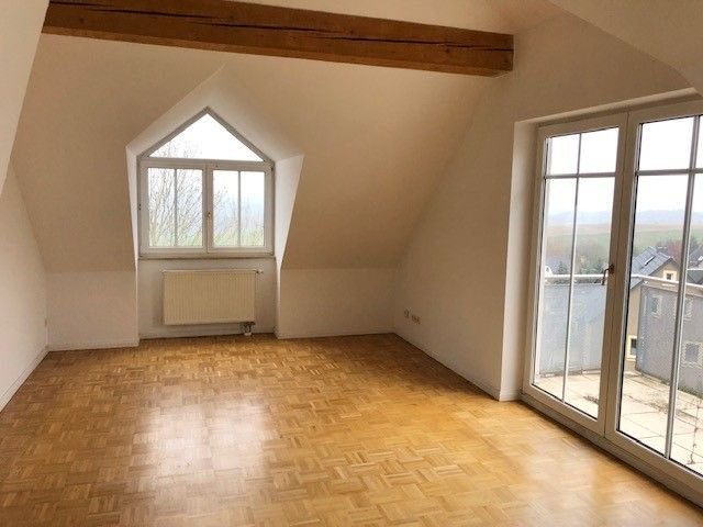 +++Helle Dachgeschosswohnung mit sonnigem Balkon und Weitblick+++