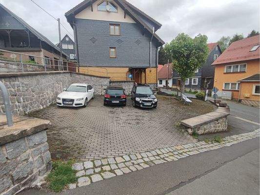 Öffentlicher Parkplatz in der Nähe