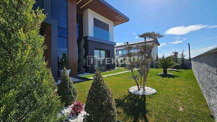 Stylish Detached Villa with Pool in İzmir Foça