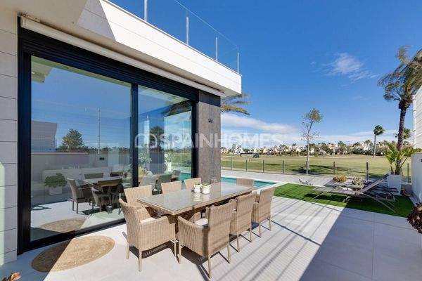 Stylish 3-Bedroom Houses in a Golf Resort in Pilar de la Horadada