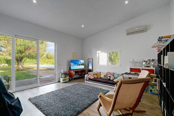 Wohnzimmer mit Blick in den Garten