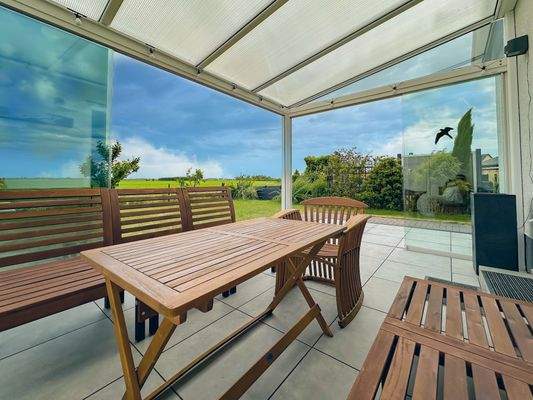 Geräumiger Wintergarten