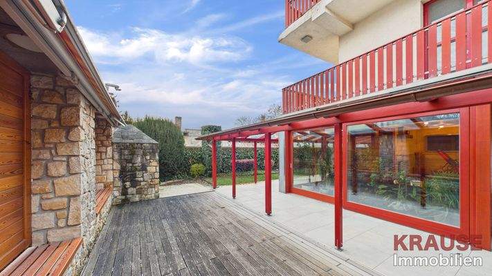 Überdachte Terrasse mit Außenbereich