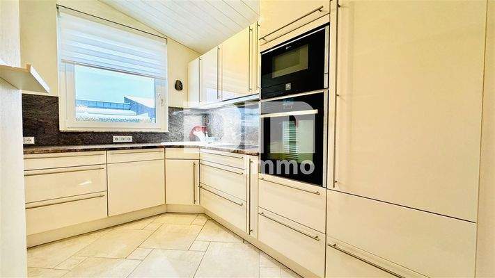 Küche mit hochwertiger EBK