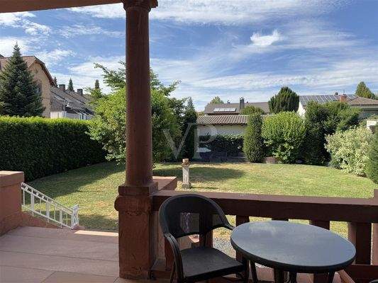 Blick vom Eingang in Garten vom Eingangsbereich