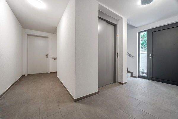 Treppenhaus mit Lift