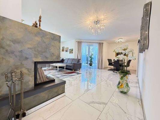 Wohnzimmer mit Kamin