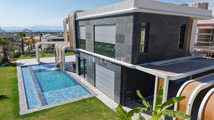 New Villas with Large Gardens and Private Pools in Kuşadası Aydın