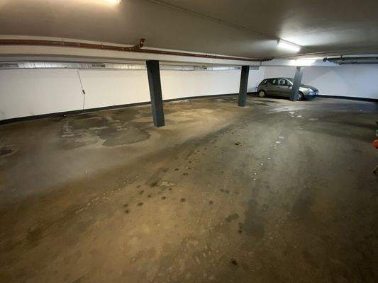Tiefgarage für sieben PKW`s