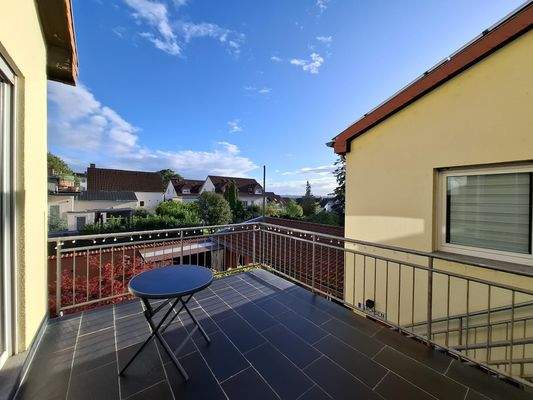 Hauptwohnung - Balkon 1 mit Skylineblick