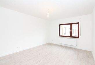 Wohn- und Schlafzimmer