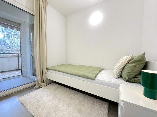 Helles WG-Zimmer mit Balkon