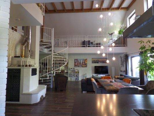 Wohn-/Essbereich mit Kachelofen