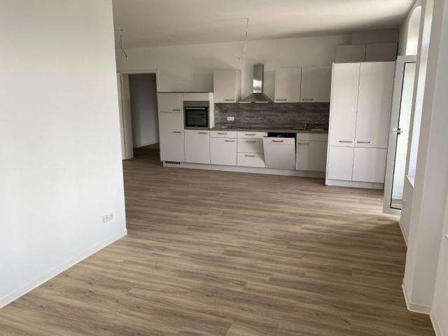 Hochwertig projektierte 4-Zimmerwohnung mit EBK, Balkon und Fußbodenheizung zu vermieten! - Foto 3