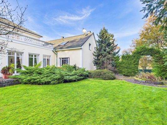 Villa mit Parkgrundstück und Pool in Beaumarais