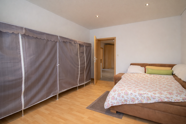 Schlafzimmer 1 von 2