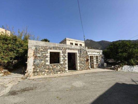 Kreta, Exantis: Unvollendetes, teilweise renoviertes Haus zum Verkauf in der Nähe von Bali