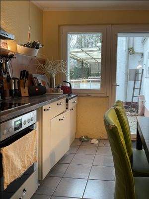 Vorderhaus: Küche mit Zugang zur Terrasse