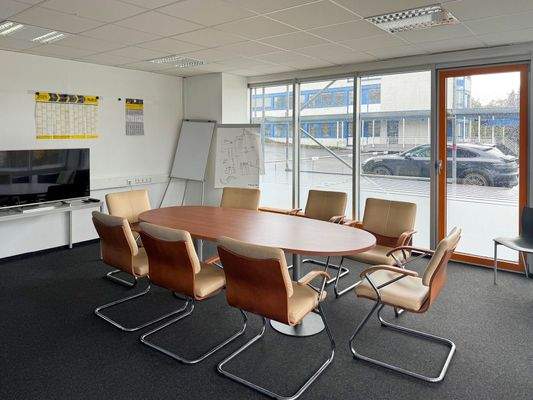 Halle 1 - UG: Besprechnung