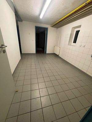 Keller komplett gefliest